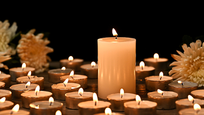 清明节祈祷哀悼蜡烛
