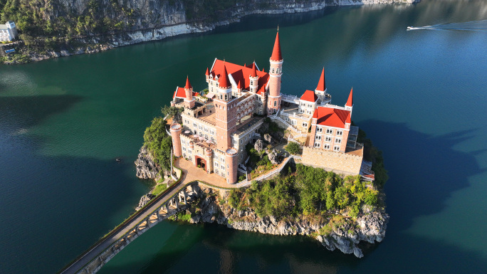 湖中城堡——吉隆堡