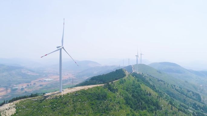 山东 枣庄 山亭 高山 风车 航拍