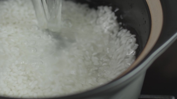 放水 煮米 淘米 大米 洗米