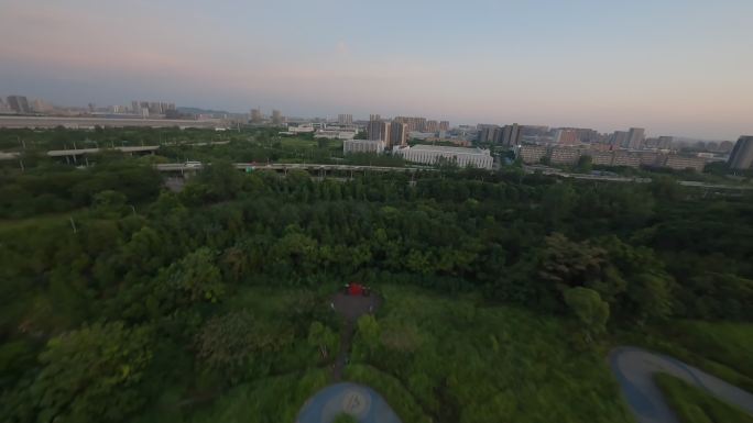 武汉光谷黄龙山公园荧光绿道弯道穿越机航拍