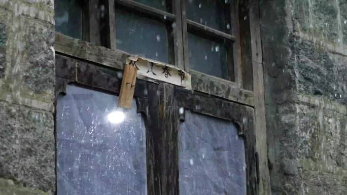 农村暴雨冰雹景色