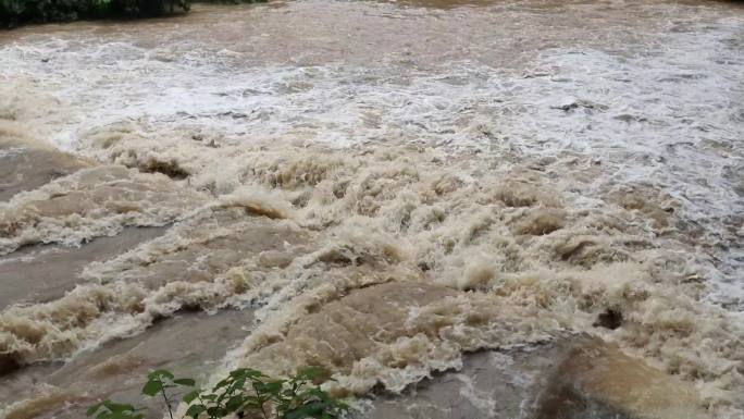 暴雨天气洪水滔天洪水滔滔不绝流走洪水猛兽