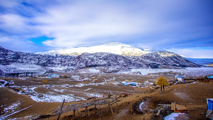 西藏来古村来古冰川雪山下的村子田野延时