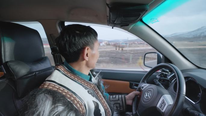 少数民族藏族羌族男人开车致富创业奔小康