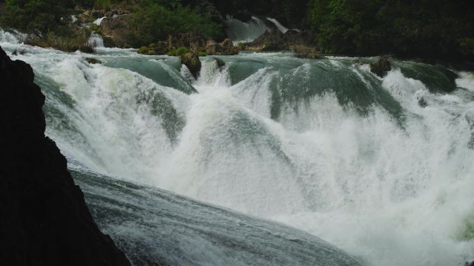 瀑布群水流河流溪流河水水浪