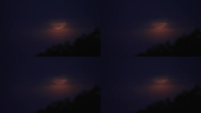 月亮升起来进入云层被遮挡住