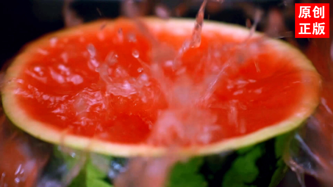 冰块掉入西瓜汁创意水果广告慢动作升格实拍