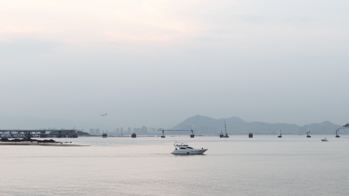 4k 远处的飞机从海上飞过 白天和夜晚