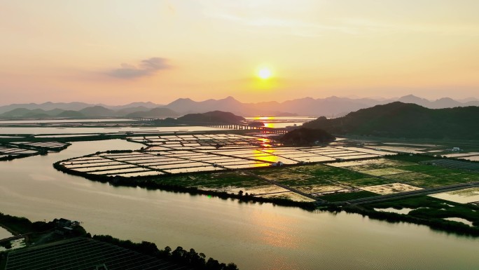 大气唯美日落江南山水田夕阳倒影航拍