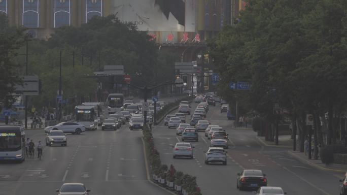 城市上海傍晚交通车流