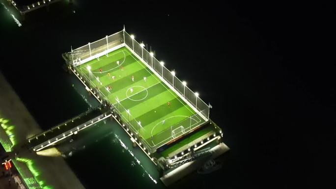航拍夜景海上足球场