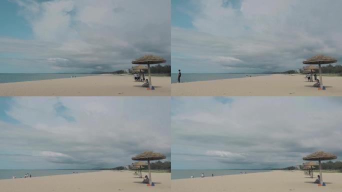 沙滩上台风乌云来临