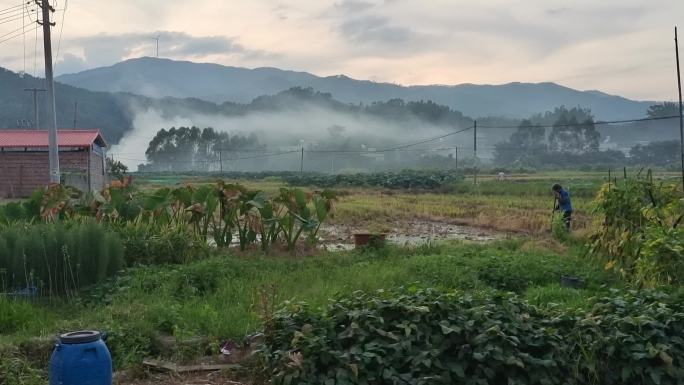 山村傍晚时分炊烟袅袅云雾缠绕轻烟雾弥漫