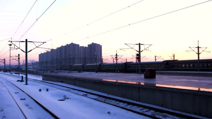 高铁行驶 雪天高铁