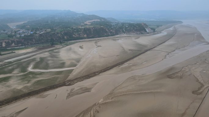 黄河放水河道枯竭c