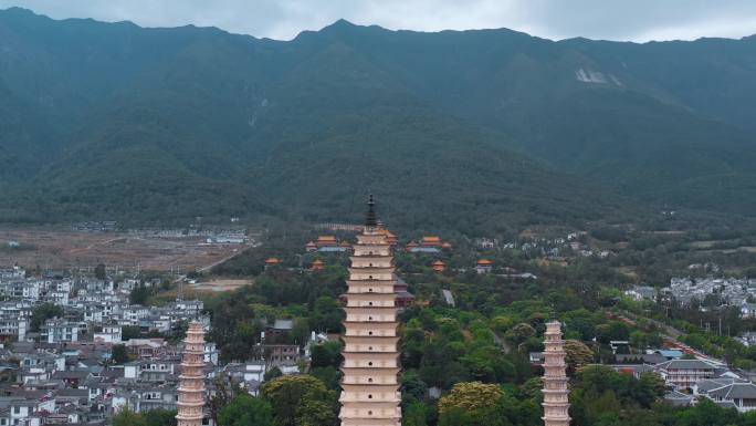 云雾缭绕的大理崇圣寺