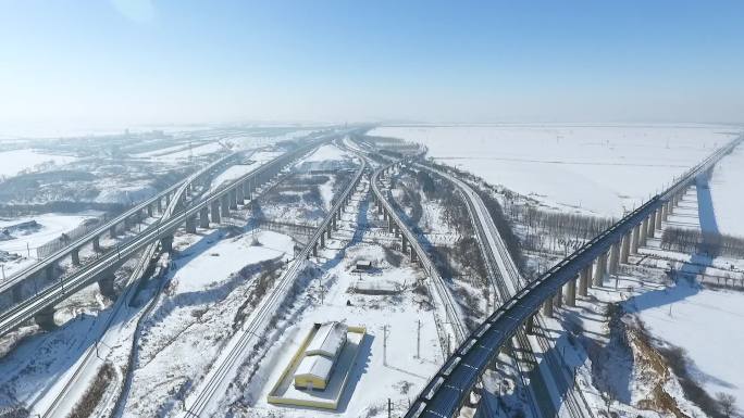 高铁行驶 雪天高铁