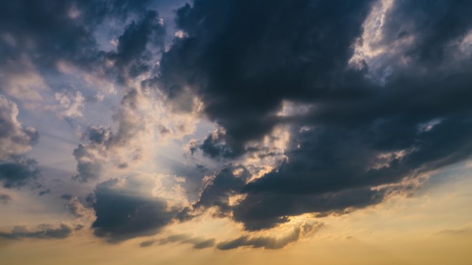 时光流逝的天空 耶稣光 阳光穿透云层