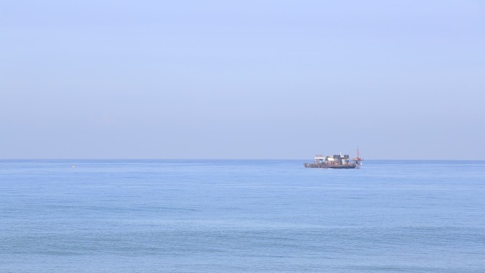 大海远处的渔船，斯里兰卡首都科伦坡
