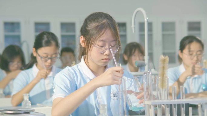 学生校园上课多功能教室物理化学生物课堂