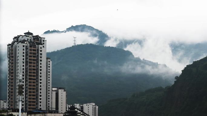 夏季天气变化风起云涌山间云雾山雨欲来