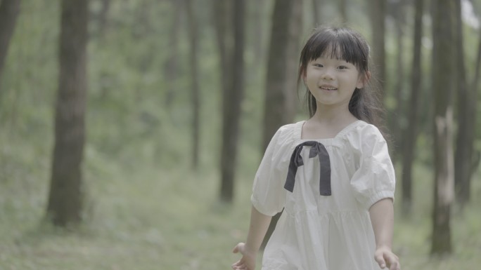 森林小女孩奔跑（fx3原素材）