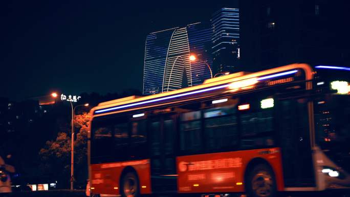 苏州东方之门十字路口夜景街道