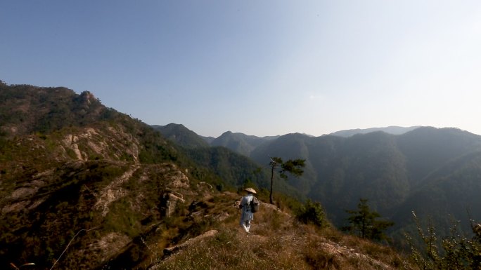 历史再现 古人走山路