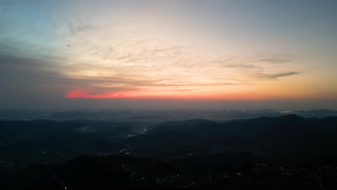 航拍日落西山黄昏美景山区日落高坡云顶日落