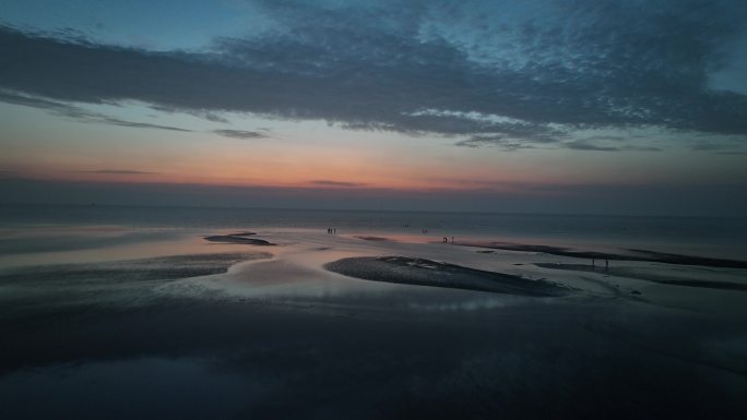 4K航拍盐城海边滩涂日出风景