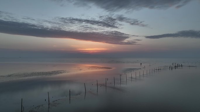 4K航拍海边滩涂日出