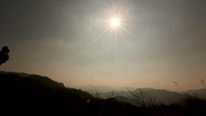 历史再现 古人走山路