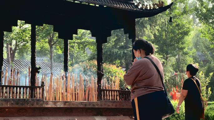 寺院 祈福 烧香