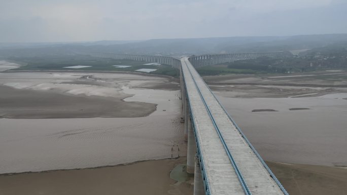 黄河放水河道枯竭c