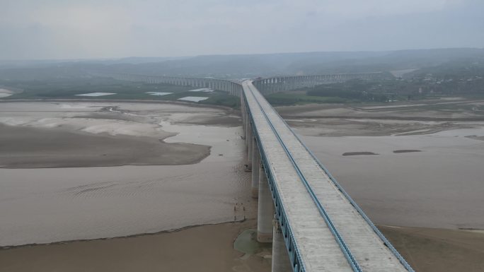 黄河放水河道枯竭c