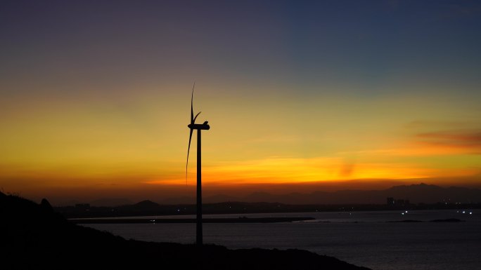 唯美风车海边傍晚夕阳晚霞泉州风车岛风车