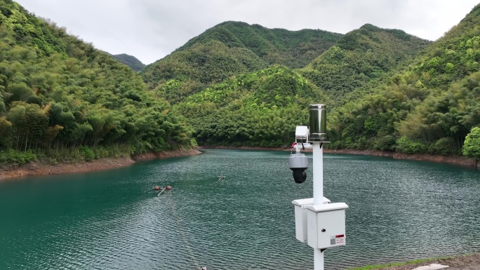 航拍浙江青山绿水竹林竹山水库电子监控水利