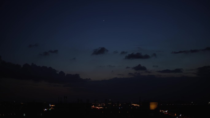 城镇夜空蓝色时刻