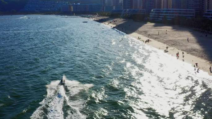 【原创4K】航拍海滩水上娱乐活动