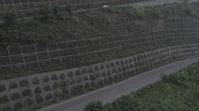 汽车在环山路行驶 十八弯盘山路山路跟拍