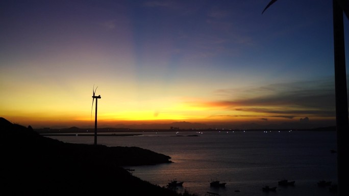 唯美风车海边傍晚夕阳晚霞泉州风车岛风车