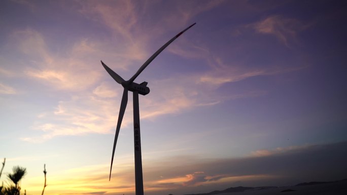 唯美风车海边傍晚夕阳晚霞泉州风车岛风车