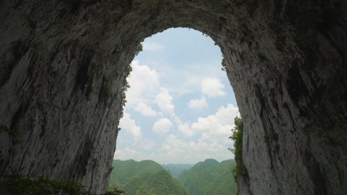 格凸河风景名胜区 燕子洞