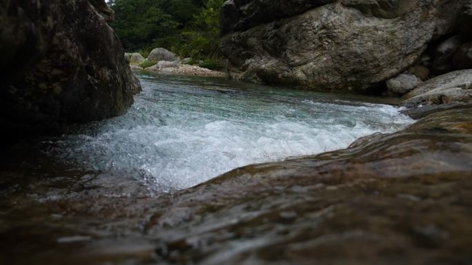 瀑布 水流