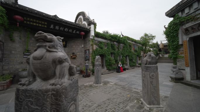 荆门钟祥旅游莫愁村景区南门街的雕塑