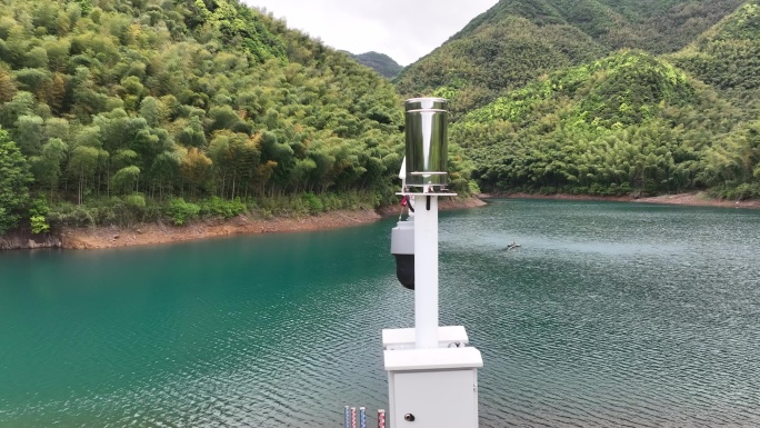 航拍浙江青山绿水水库竹山电子监控摄像头