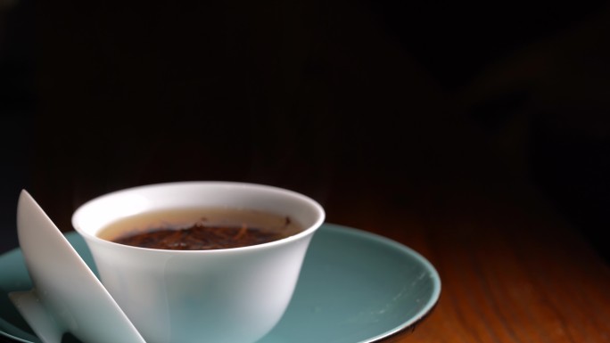 一杯红茶陶瓷茶杯茶盘
