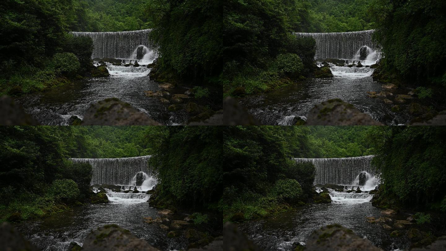 贵州荔波小七孔弧形瀑布