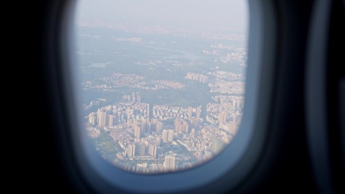 【4K正版】实拍飞机窗外城市景观 01